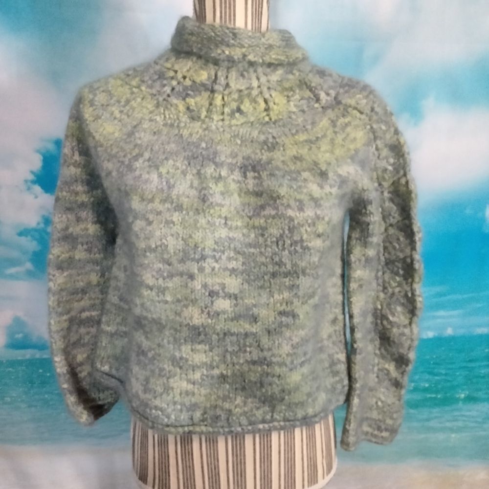 "No Brand"  Woman's crop top knitted sweater.